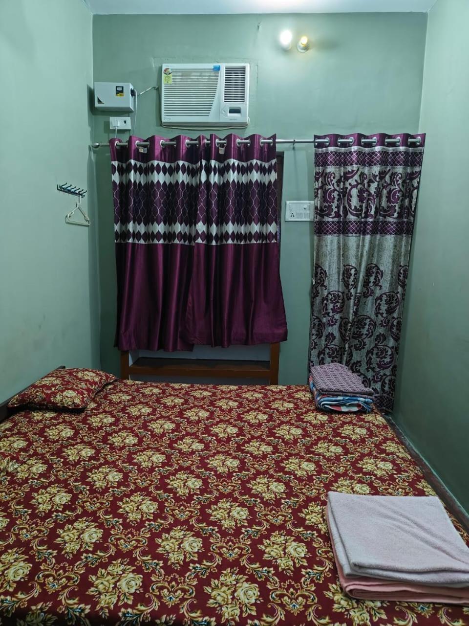 Vishnu Rest House Varanasi Exteriör bild