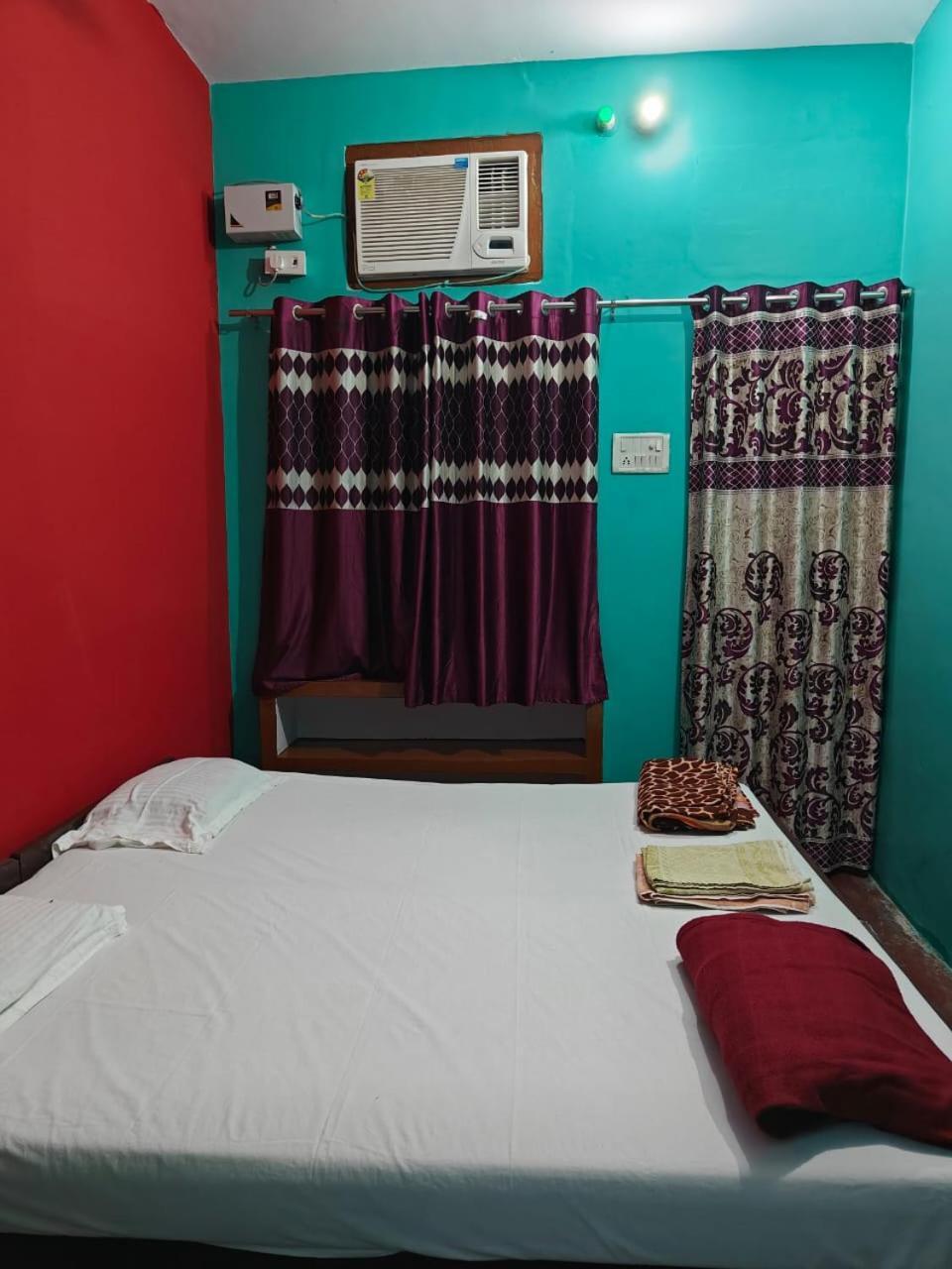 Vishnu Rest House Varanasi Exteriör bild